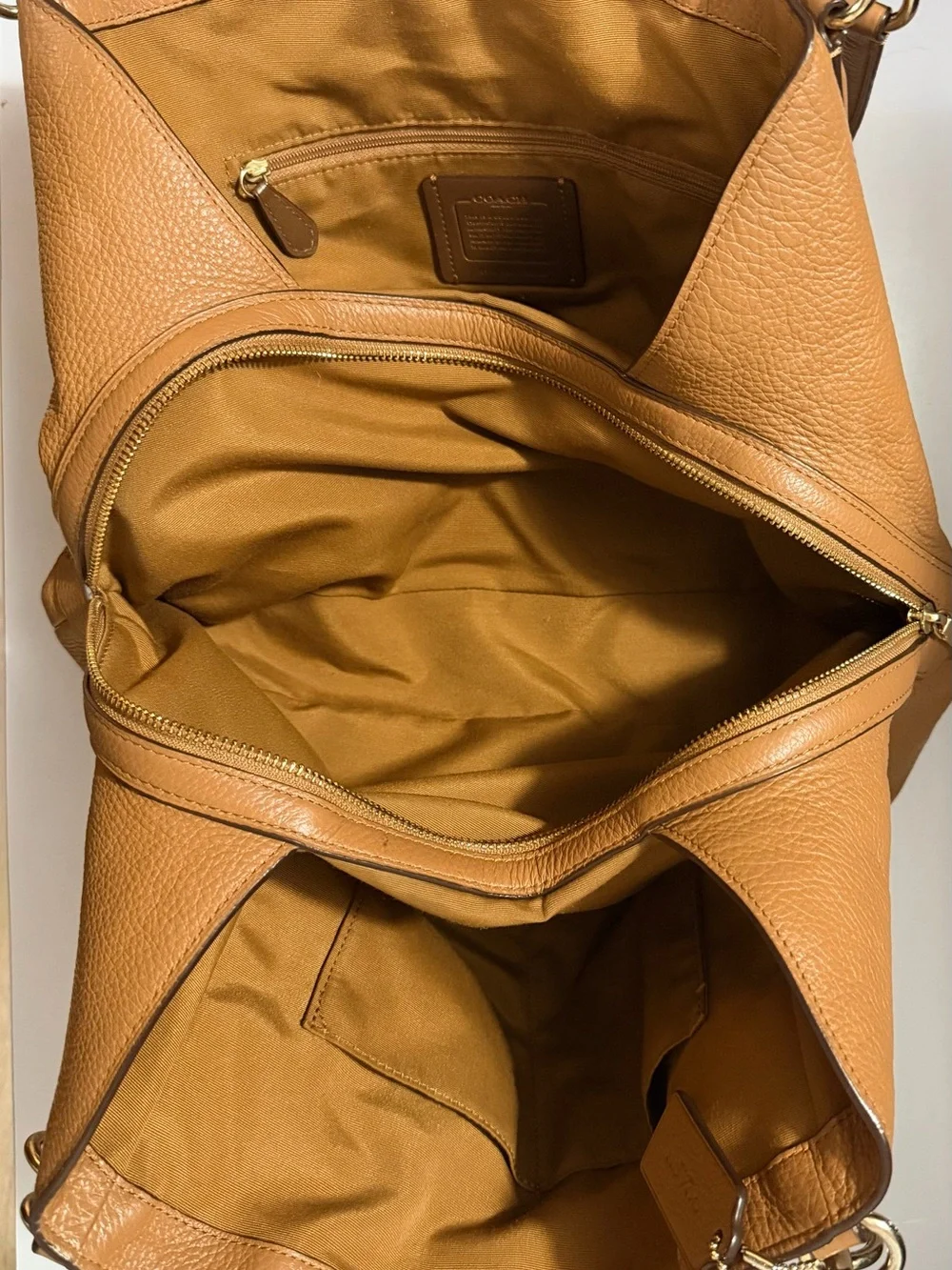 Authentic Coach Hallie shoulder bag Pebbled Leather Shoulder Tote with Gold